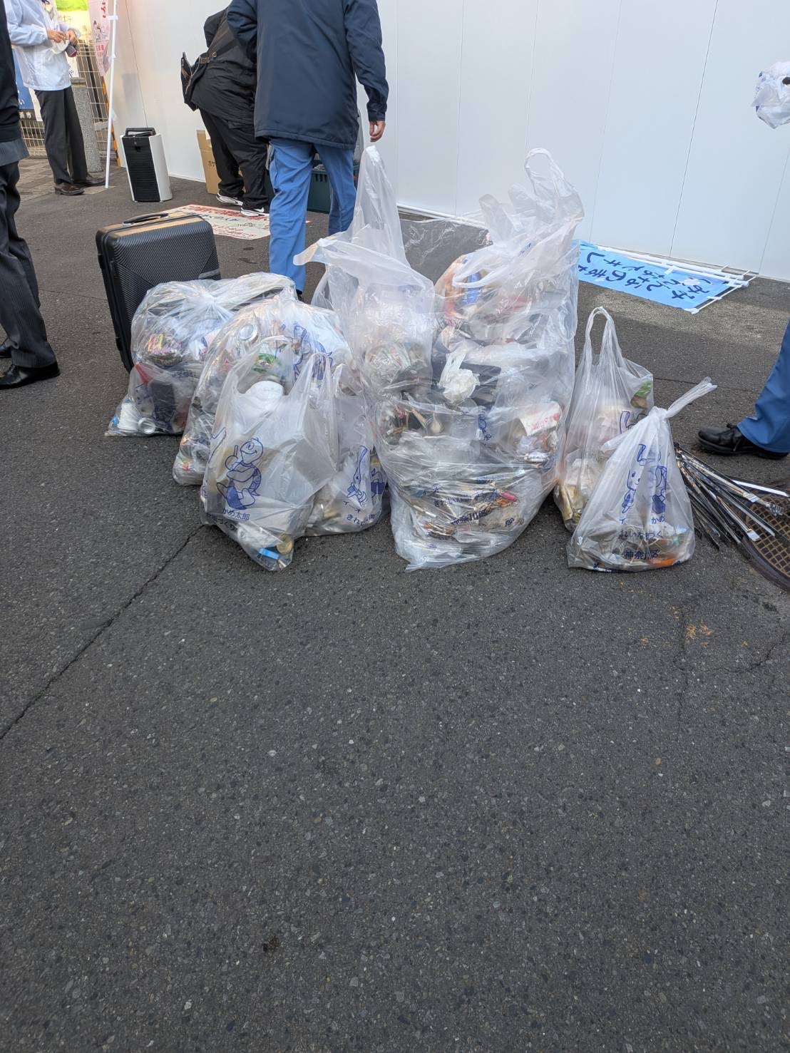 新子安駅の清掃活動